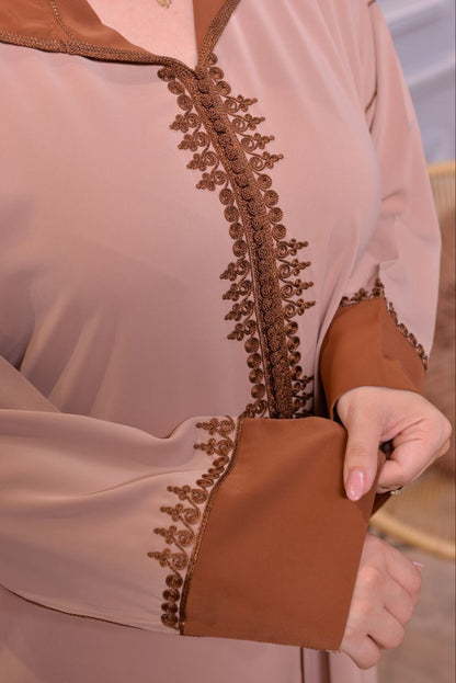 جلابة بطرزة التاج