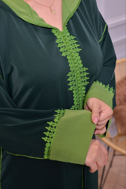 جلابة بطرزة التاج