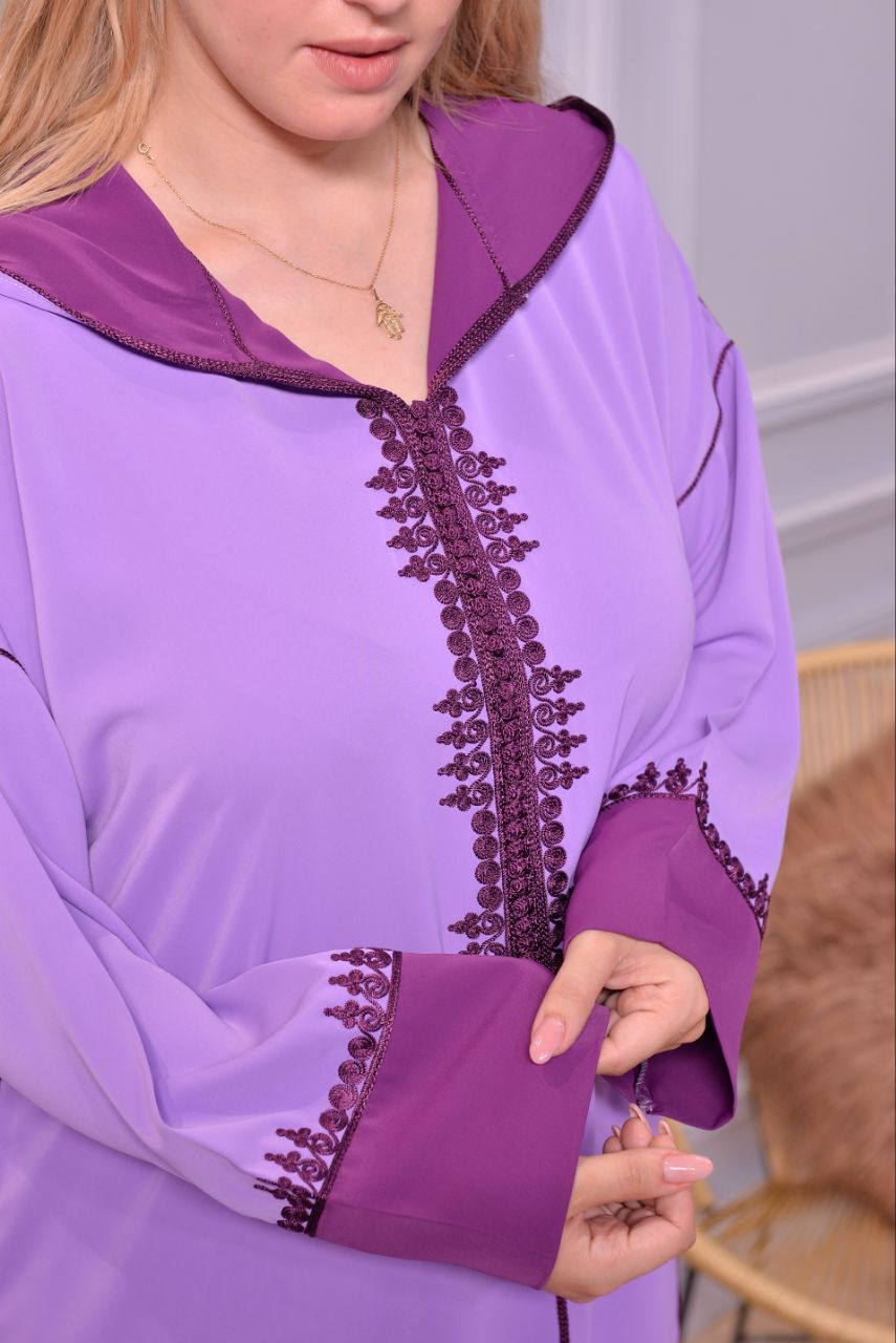 جلابة بطرزة التاج