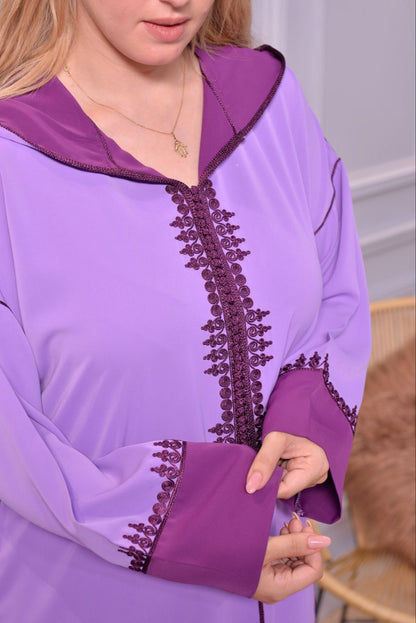 جلابة بطرزة التاج