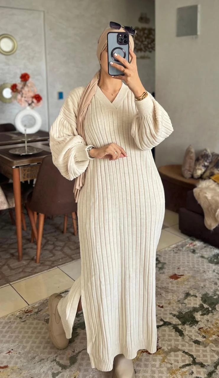 Robe en laine à col V